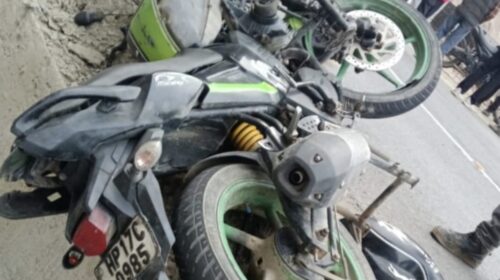 दुःखद: NH 707 कफोटा के समीप ऑल्टो गाड़ी और बाइक की जोरदार ट*क्कर, गिरिपार के एक युवक की मौके पर मौ*त व एक गंभीर घायल..