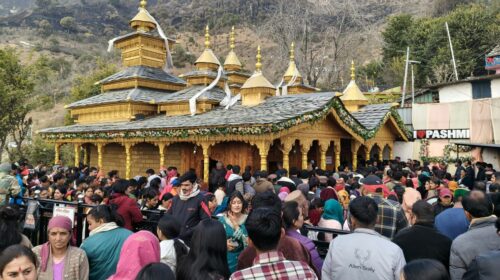 Shillai : पश्मी में चालदा महाराज के दरबार नववर्ष पर हजारों श्रद्धांलुओं ने नवाया शीश..