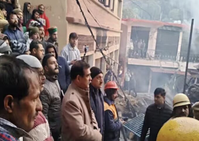 दुःखद: हिमाचल में भीषण अग्निकांड, 8 साल के मासूम की जिंदा जलने से मौत, नौ लोग लापता..