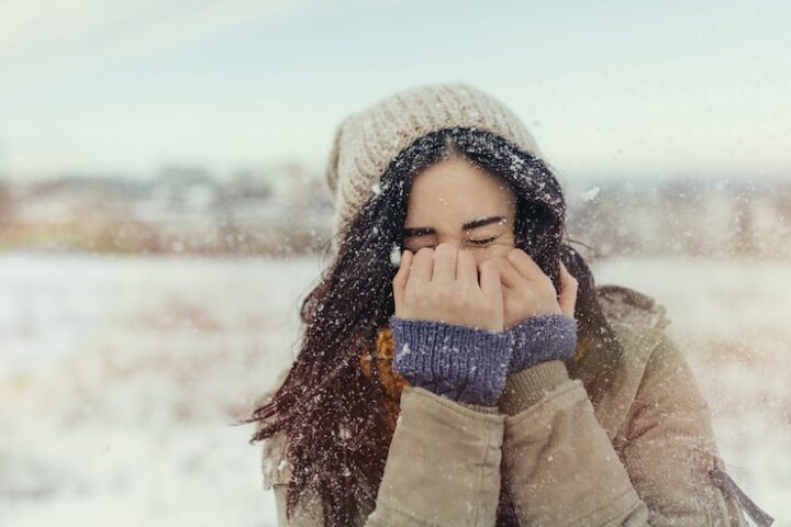 सात जिलों में पारा शून्य से नीचे, ठंड ने पाइपों में जमाया पानी, तरसे लोग…..