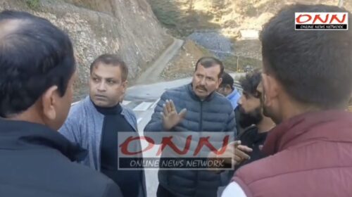 देखें, वीडियो – अवैज्ञानिक कटिंग को लेकर RGB कम्पनी व मोर्थ अधिकारियों की ग्रामीणों ने मौके पर लगाई क्लास, बिना अनुमति काट दी PWD की रोड़..