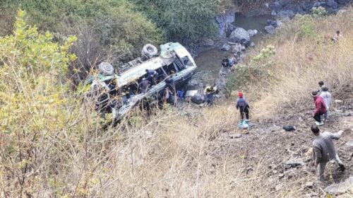 दुःखद: हिमाचल-उत्तराखंड सीमाक्षेत्र क्वानु के पास बस हादसा, चौपाल से पांवटा साहिब आ रही HRTC बस खाई में गिरी..