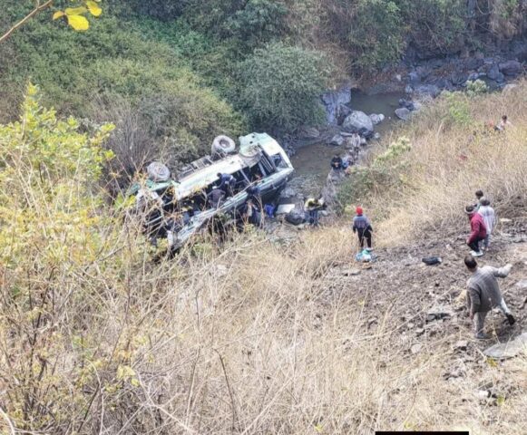 दुःखद: हिमाचल-उत्तराखंड सीमाक्षेत्र क्वानु के पास बस हादसा, चौपाल से पांवटा साहिब आ रही HRTC बस खाई में गिरी..
