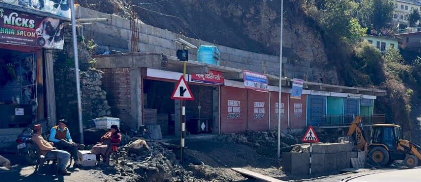NH-707 पर कफोटा में जल शक्ति विभाग की सड़क खा गए भू-माफिया व आरजीवी कंपनी, FIR दर्ज करने के निर्देश..देखें- वीडियो