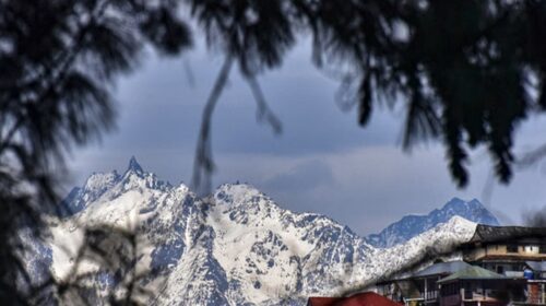 ऊंचे पर्वतीय क्षेत्रों में हल्की बारिश या बर्फबारी की संभावना, जानें अपडेट