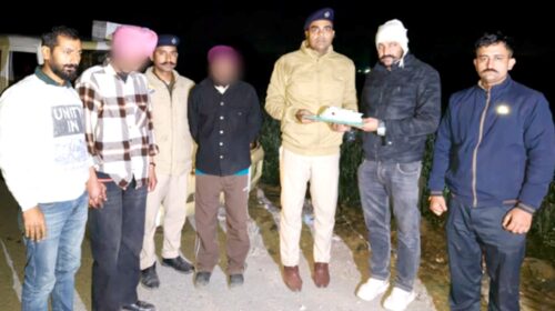 Paonta Sahib: पुलिस की गुप्त सूचना पर बड़ी कार्रवाई, नशा बेचने निकले 2 साैदागर गिरफ्तार; तीसरा माैके से फरार
