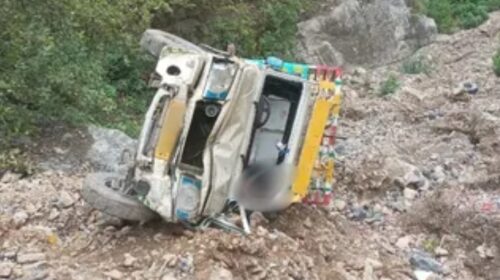 सिरमौर के शिलाई में पिकअप गाड़ी नाले में गिरी, एक व्यक्ति की मौत व चालक की हालत गंभीर