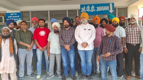 कांग्रेस के वरिष्ठ नेता सरदार हरप्रीत सिंह रत्तन व दर्जनों कार्यकर्ताओं ने मरीजों को फल-फ्रूट बांटकर मनाया विनय कुमार का जन्मदिवस..