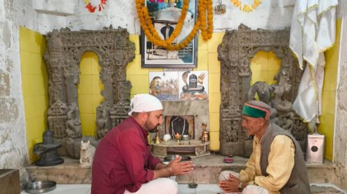 Paonta Sahib: सीएम के जन्मदिन पर गूंजा राजनीतिक संदेश: प्रदीप चौहान ने पूजा-अर्चना के साथ भाजपा पर साधा निशाना