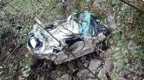 हिमाचल में दर्दनाक हादसा, गहरी खाई में गिरी कार, 3 की मौ*त