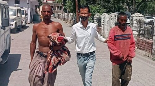 सड़कों की ठोकरों से ‘अपना घर आश्रम’ के साये तक, पत्रकार संजय कंवर दो बेसहारा जिंदगियों के लिए फिर बने मसीहा..