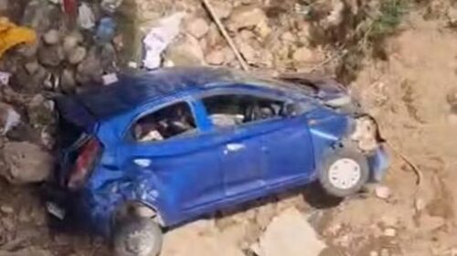 Himachal: स्कूल के रिजल्ट के बाद आते समय खाई में गिरी कार, 4 बच्चों सहित 6 घायल