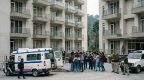 सोलन के वाकनाघाट में हॉस्टल की बालकनी से कूदा निजी यूनिवर्सिटी का छात्र, कैंपस में छात्रों का भारी हंगामा