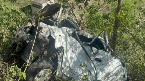 Himachal: शादी से लौट रहे युवकों की कार 100 मीटर खाई में गिरी, छोटे भाई की मौत, बड़े भाई समेत 2 महिलाएं घायल