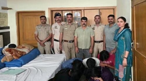 होटल में चल रहा था नशे का काला कारोबार, पुलिस ने मारी रेड तो मचा हड़कंप….3 युवक और 2 युवतियां गिरफ्तार