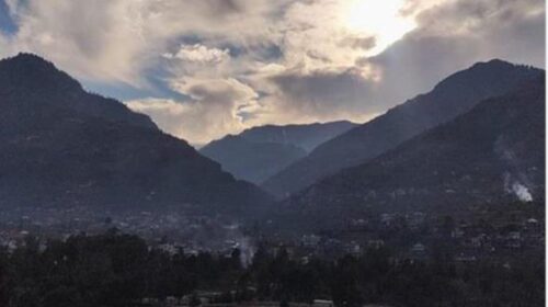 हिमाचल के इन 5 जिलों में ओले और बिजली गिरने का ‘ऑरेंज अलर्ट’ जारी, 50 किमी प्रति घंटा की रफ्तार से चलेंगी हवाएं