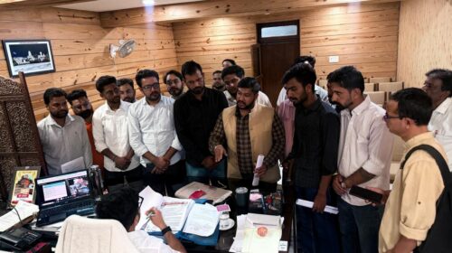 जर्जर सड़कों एवं बेलगाम ट्राला-टिपर संचालन के विरोध में भाजपा युवा मोर्चा ने उठाई बुलंद आवाज, एसडीएम को सौंपा विस्तृत ज्ञापन