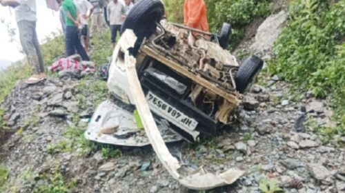 हिमाचल में बड़ा हादसा, खाई में गिरी कार…उड़े परखच्चे; एक ही परिवार के 5 लोगों की मौत