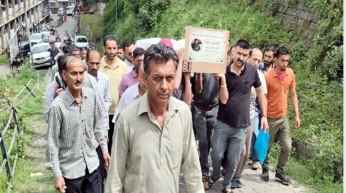 Sirmour: HRTC कर्मचारी का हृदय गति रुकने से निधन, जिस बस में उम्र गुजारी…उसी में निकली अंतिम यात्रा