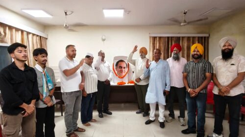 भारत के 6वें प्रधानमंत्री राजीव गांधी के जयंती के अवसर पर पांवटा साहिब कांग्रेस मंडल ने किया याद, श्रद्धाभाव से पुष्प किये अर्पित..