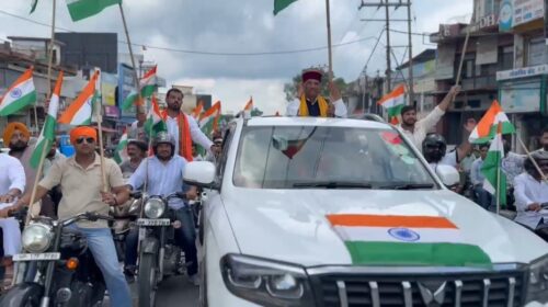 तिरंगे के सम्मान में उमड़ा पांवटा का युवा जोश, 100 से अधिक बाइकों के साथ निकली भव्य तिरंगा यात्रा