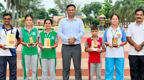 स्वतंत्रता दिवस समारोह में द स्कॉलर्स’ होम के वुशु खिलाड़ियों एवं कोच अमित कुमार का सम्मान