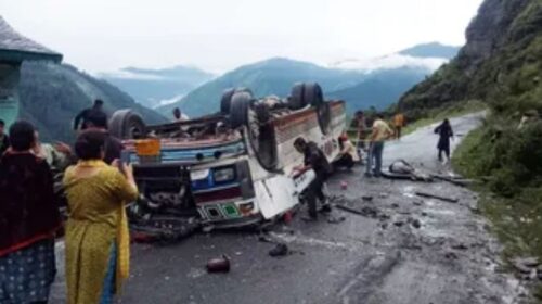 हिमाचल के चंबा में बेकाबू होकर 100 फीट नीचे सड़क पर गिरी बस, 8 लोगों की मौत