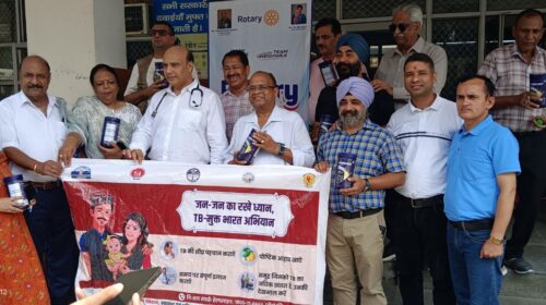 रोटरी क्लब पांवटा साहिब एवं तिरुपति ग्रुप की मानवीय पहल: टीबी मरीजों को वितरित किए 1100 प्रोटीन बॉक्स