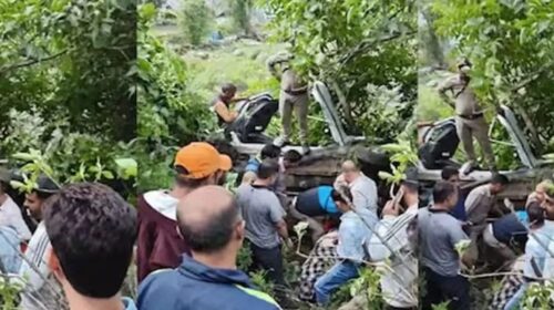 हिमाचल में दर्दनाक हाद**सा- शादी से लौट रहे परिवार की कार गहरी खाई में समाई, 4 ने तोड़ा दम